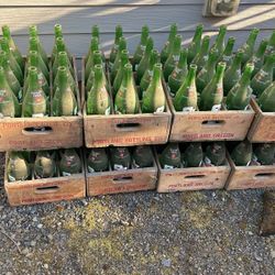 Vintage 7-Up, bottles, 28 ounces. 120 bottles in 10 wooden crates.