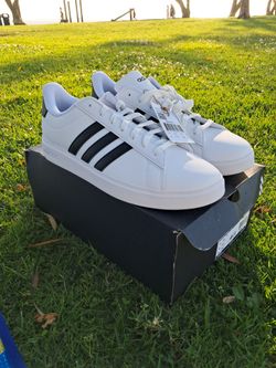 Adidas Grand Court 2.0 NWT and Box size 13