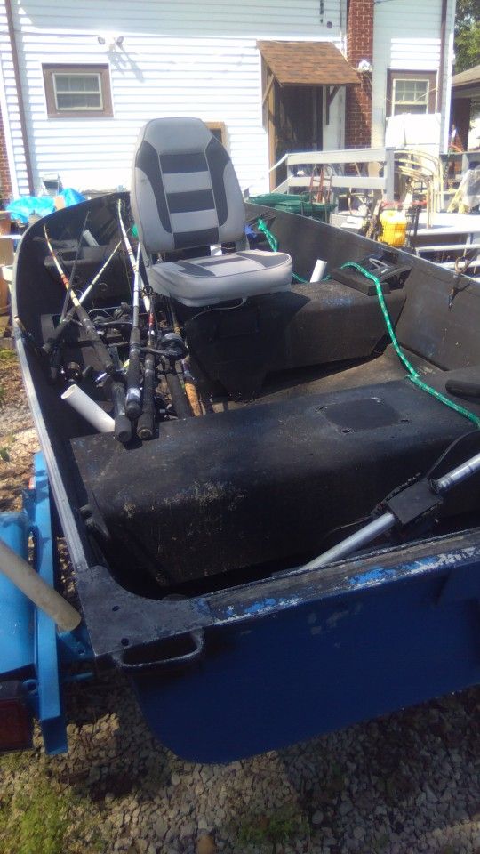 2000 Aluminum boat 17 ft Aluminum boat