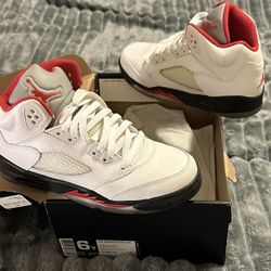Kids Retro Fire Red 5’s