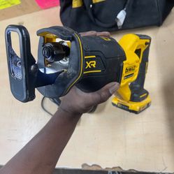 SAW ZALL, TOOLS-POWER DEWALT WIBATTERY AND CHARGER DCS382