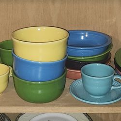 Homer Laughlin Fiesta Ware, Assorted Colors, 27 Pieces 