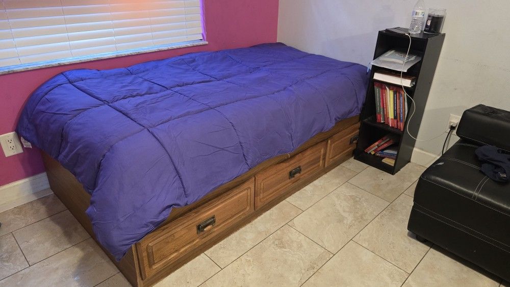 Twin Solid Bed With Mattress