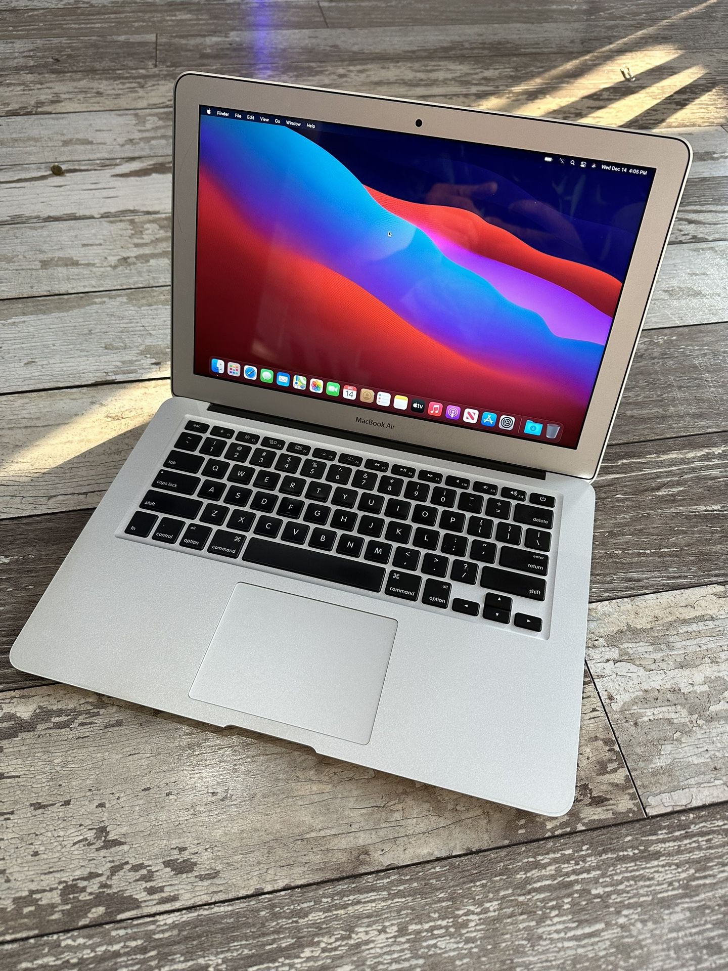 MacBook Air 13” i5 8GB RAM 128GB Flash Storage W/ Microsoft Office Suite 2019