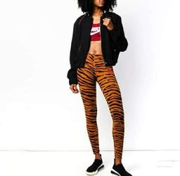 NWT Nike Women's Brown Tiger Print Leggings Size Small
