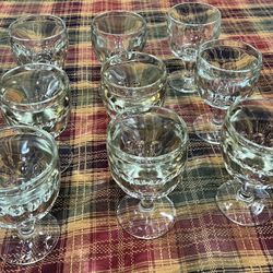 Set of 9 Heavy Vintage Glass Goblets – Robust and Thick / Set de 9 copas vintage de vidrio – Robusto y grueso