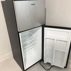 Mini fridge & Microwave Combo 