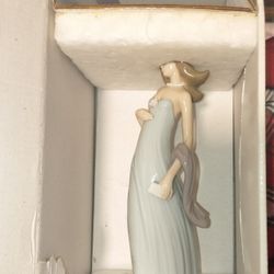 Ingenue Woman Figurine - Iladro