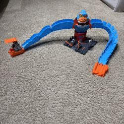 Hot Wheels City Wreck & Ride Gorilla Attack playset