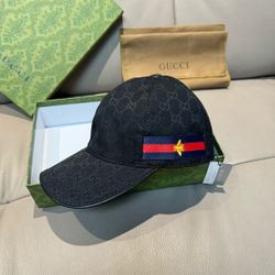 Black baseball cap for men and women
