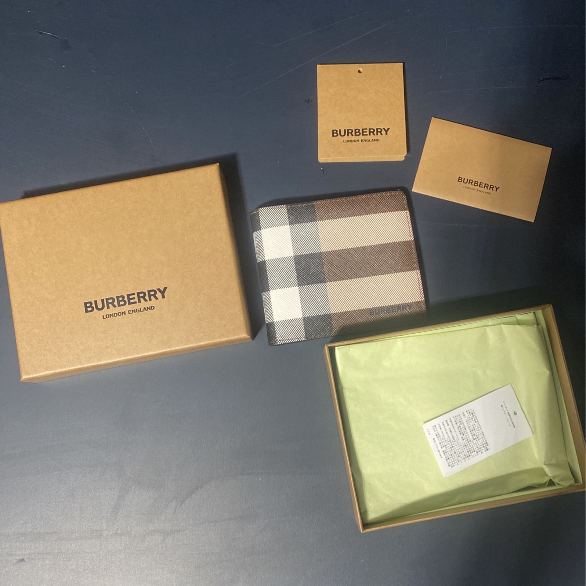 Burberry Card Wallet for Sale in Los Angeles, CA - OfferUp