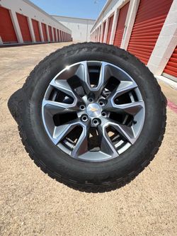 20s Chevy gmc Rst Silverado on all terrain tires rims Rines wheels 6lug Oem