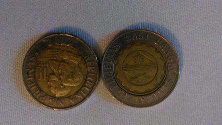 2 Philippines bi-metal 10 piso coins