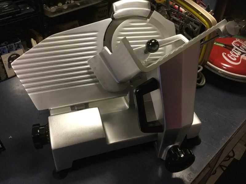Like New Univex 9” meat slicer Model 6509