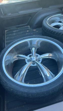 22inch  centi rims 5 lug with spacers