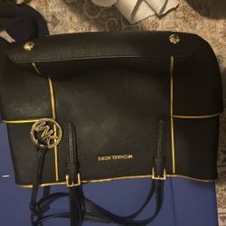  Michael Kors Purse 