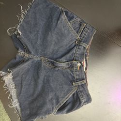 Levi’s Women’s Cut Off Shorts 