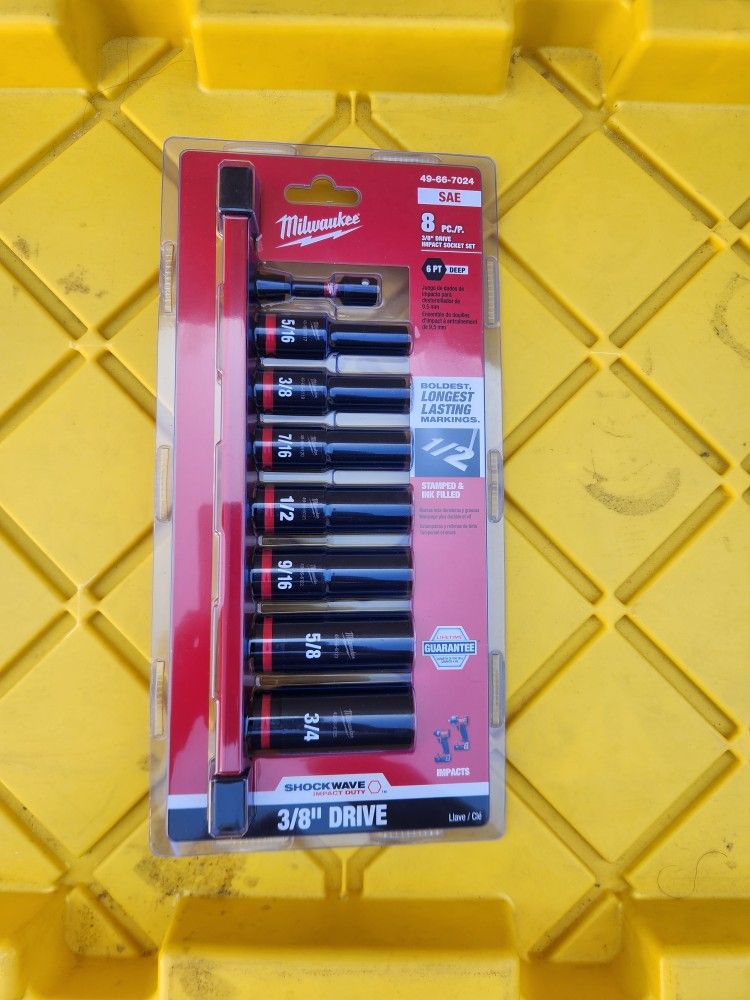Milwaukee
SHOCKWAVE Impact Duty 3/8 in. SAE Deep Impact Rated Socket Set (8-Piece)
