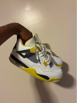 Jordan 4s size 10 110$ used