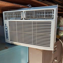 A/C window unit. 8,000 BTU