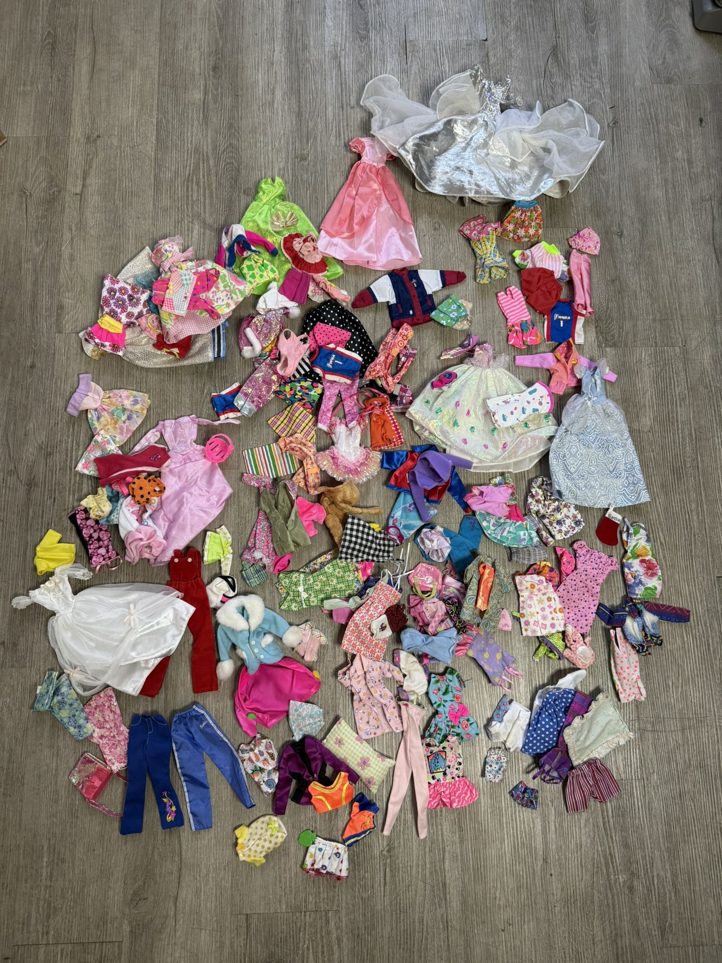 Vintage/Y2K Barbie/doll Clothes MUST TAKE ALL