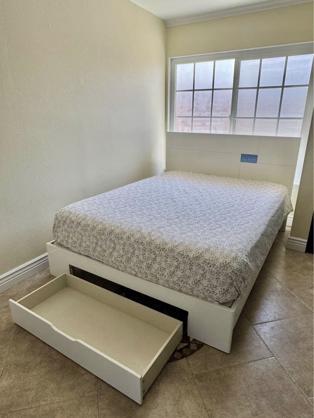 Modern white lacquer bed frame and dresser