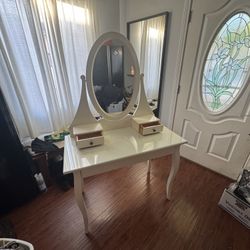 IKEA Hemnes Vanity With Mirror 