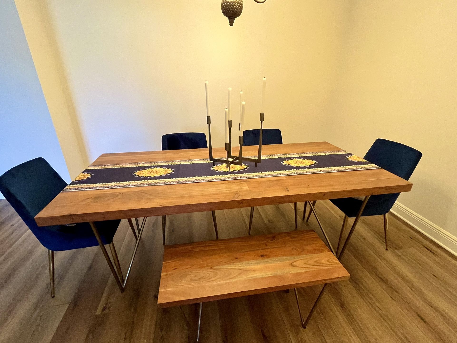 Dining Table/chairs/ Bench