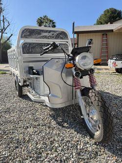 Brand New Tricycle 28mph & 60 Miles Range