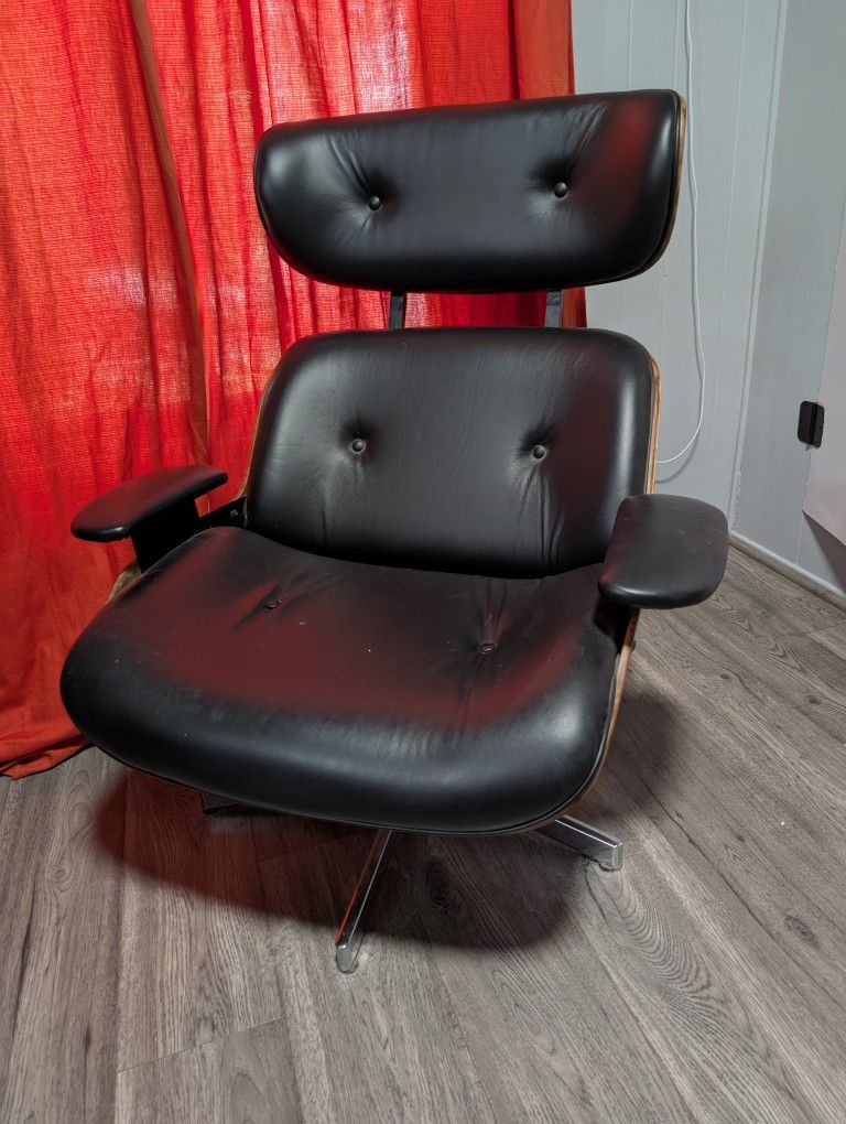 Mid Century Eames Like Chair