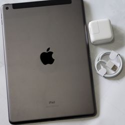 iPad 7th Generation, 32gb, unlocked, works any company sim card any country internationally 