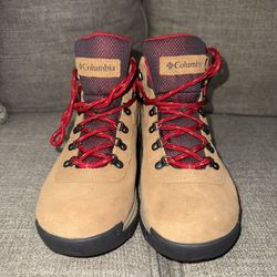 Columbia Boots For women Size 8 1/2 W 