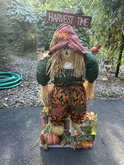 Halloween Decor, Scarecrow, Great Condition