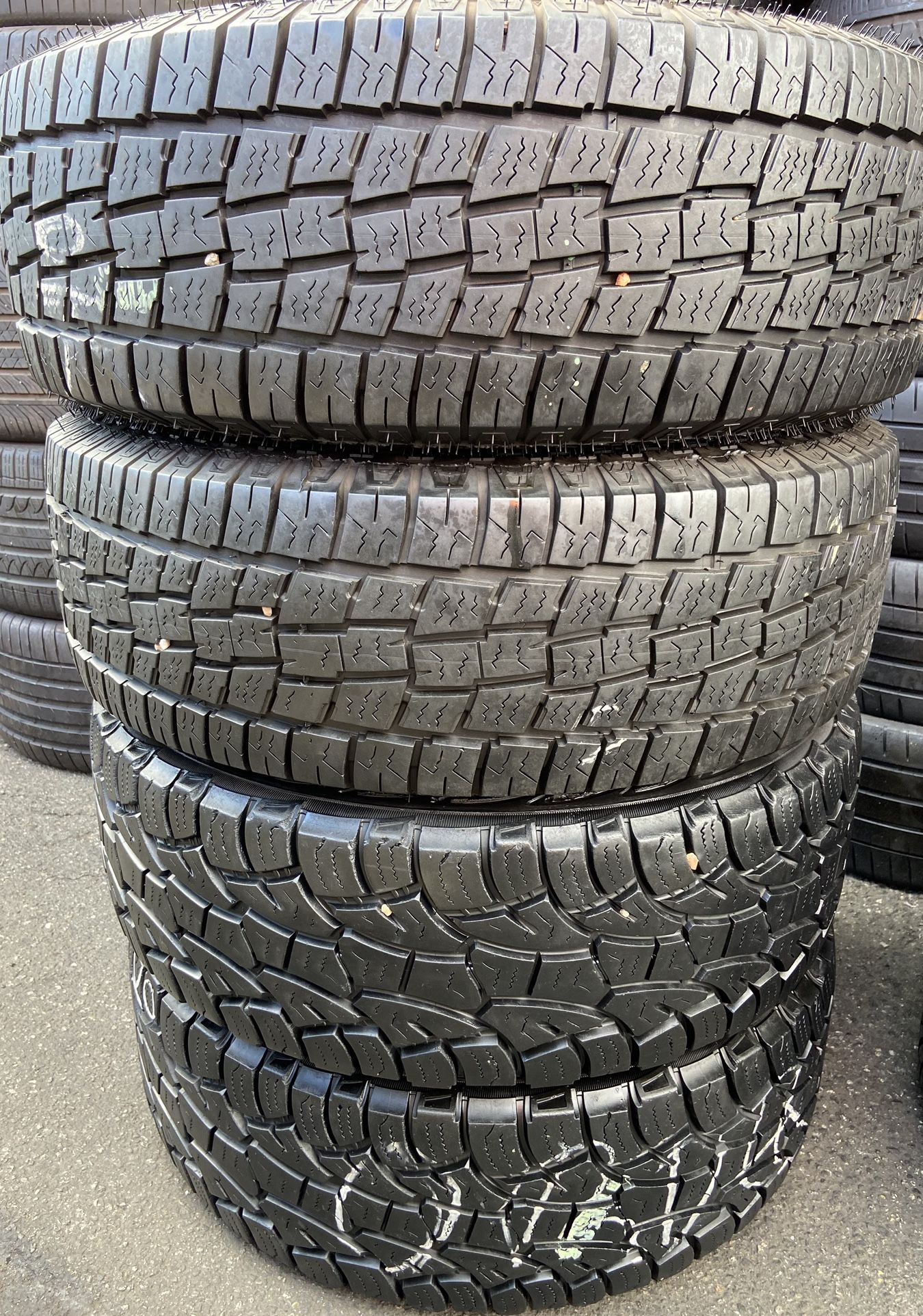 4 Llantas Usadas Lt 285/75/16 Son 2 Cooper Discoverer & 2 Lionhart $260 Las 4