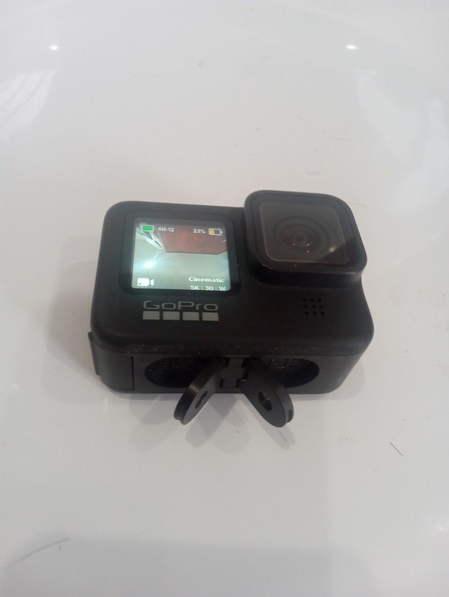 GOPRO 9 BLACK GOOD CONDITION.