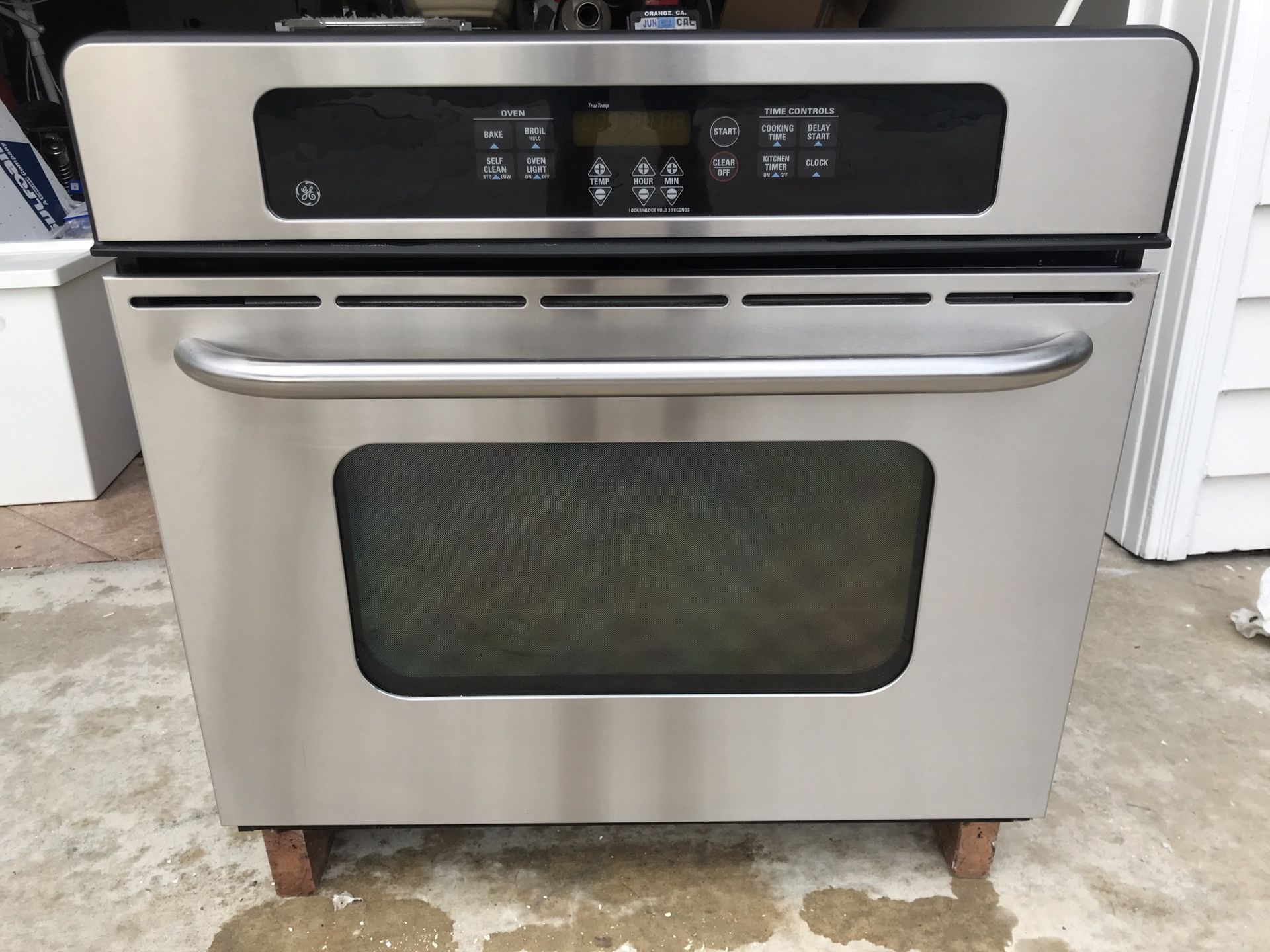 GE Stainless Steel Single 30” Oven, Model JTP25S0H5SS for Sale in Costa