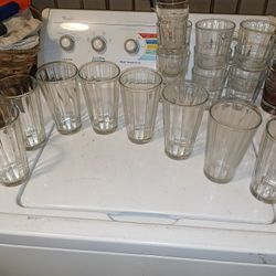 Lot of 8 pint glasses