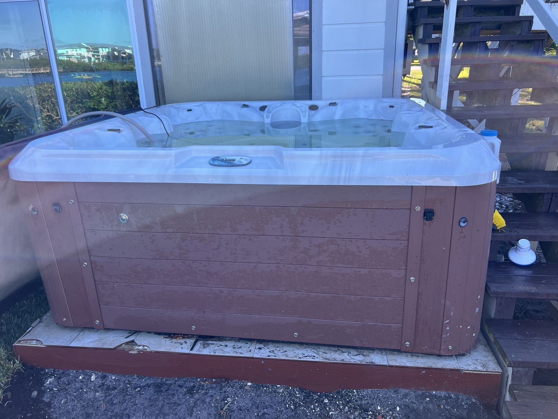 Hot Tub (Free)