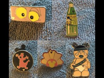Disney limited release hidden mickey trading pins