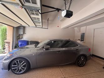 Lexus F sport – Gray