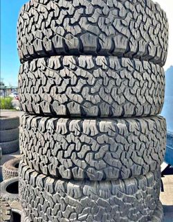 275 65 18 Bfgoodrich ko2 tires Con 80% de Vida Las 4