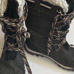 Ladies Size 7 Bearpaw Snow Boots
