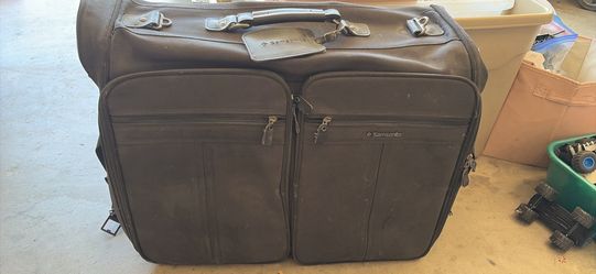 Samsonite UPLIFT BIFOLD GARMENT BAG with wheels