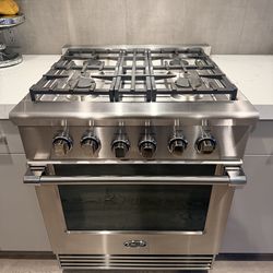 DCS 30 in. Dual Fuel Range, Gas Cooktop w/ Electric Convection Oven in Stainless Steel