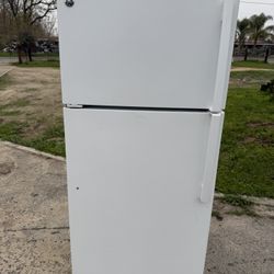 Ge top & Bottom Refrigerator 
