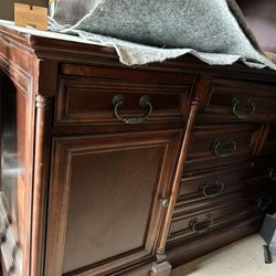 Dresser/tv Entertainment Center