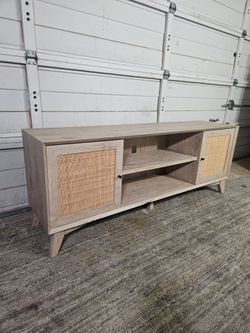 TV Stand Table, Good Conditions 👍, Measurement: W 66" × Deep 15.5" × H 25" , a  little chipped but fixed