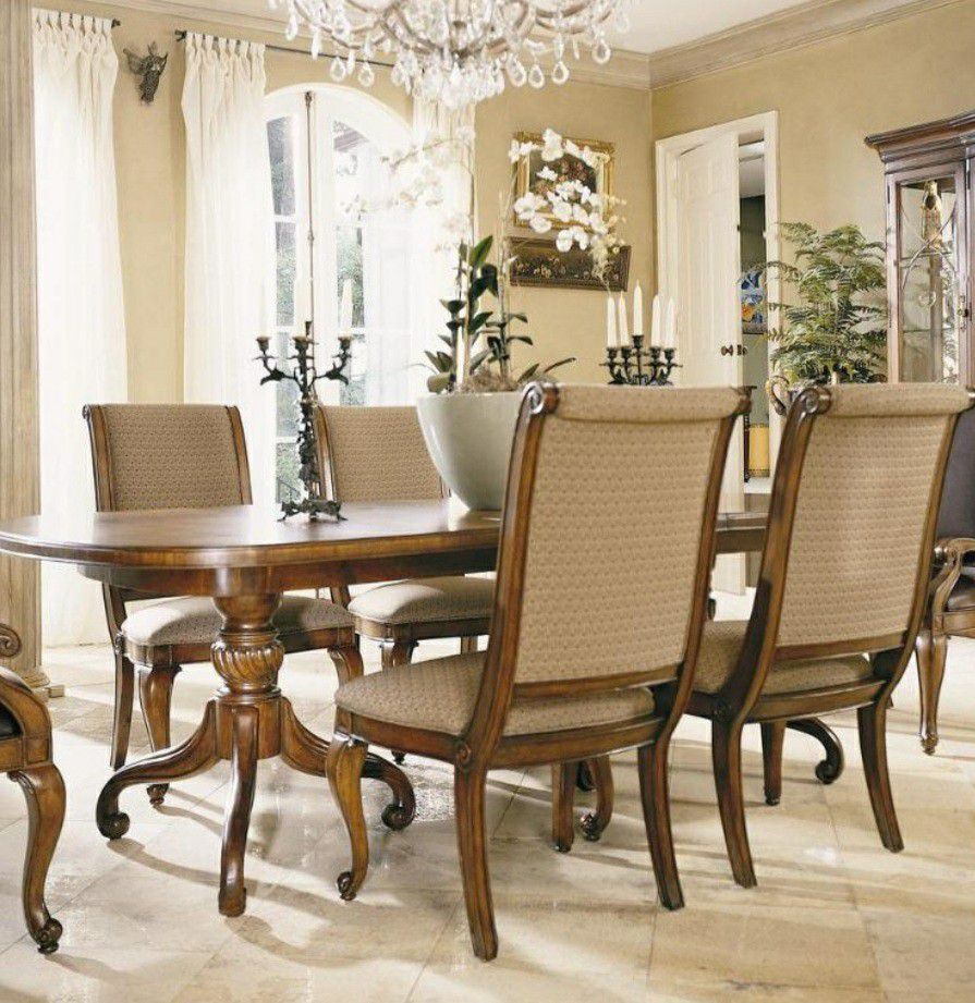 BOB MACKIE HOME CLASSICS FORMAL DINNING TABLE WITH 6 CHAIRS, 2 EXTRA LIFTS, WITH COVERS.