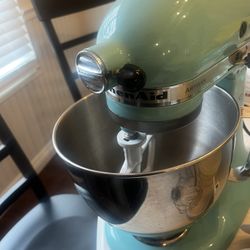 Kitchen Aid Mixer Perfect Condition5 Qt