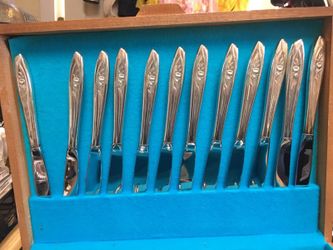 85 pieces International Silver: silver tulip pattern